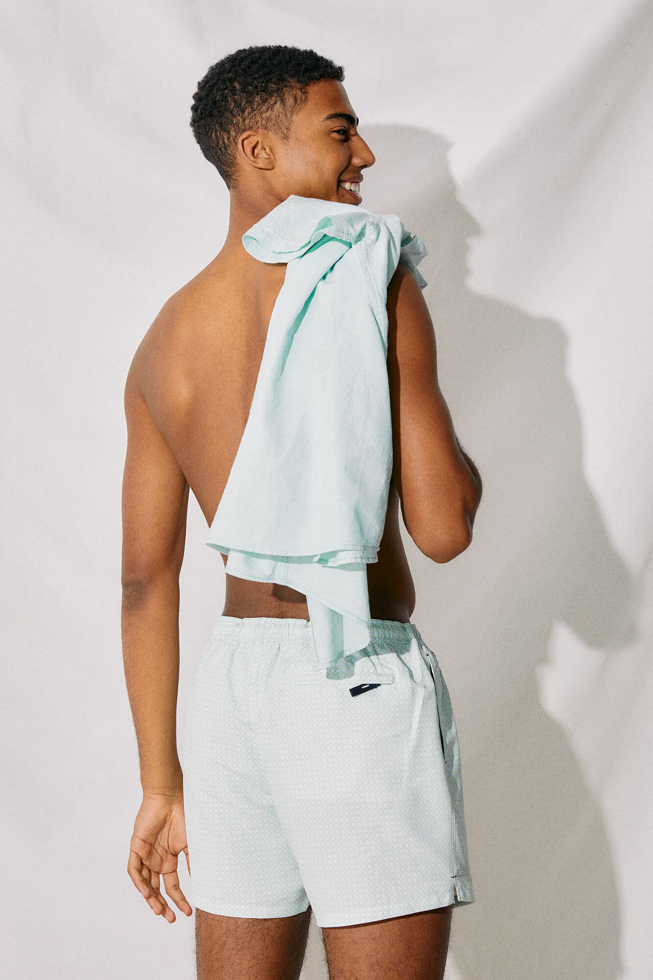 Maiô estampado com bolso pequeno com zíper - estampa amarela