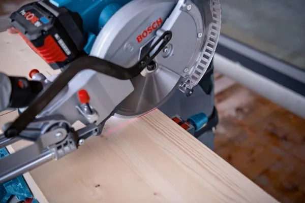 Bosch KAP-/GERINGSSAV GCM 18V-254 D SOLO - SOLO