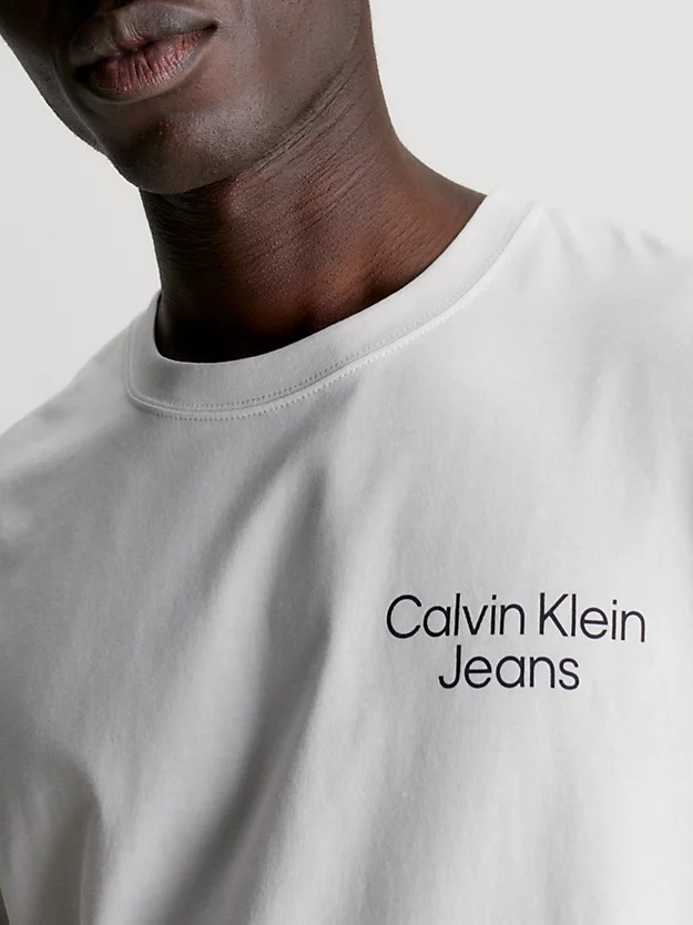 Camiseta com estampa gráfica nas costas