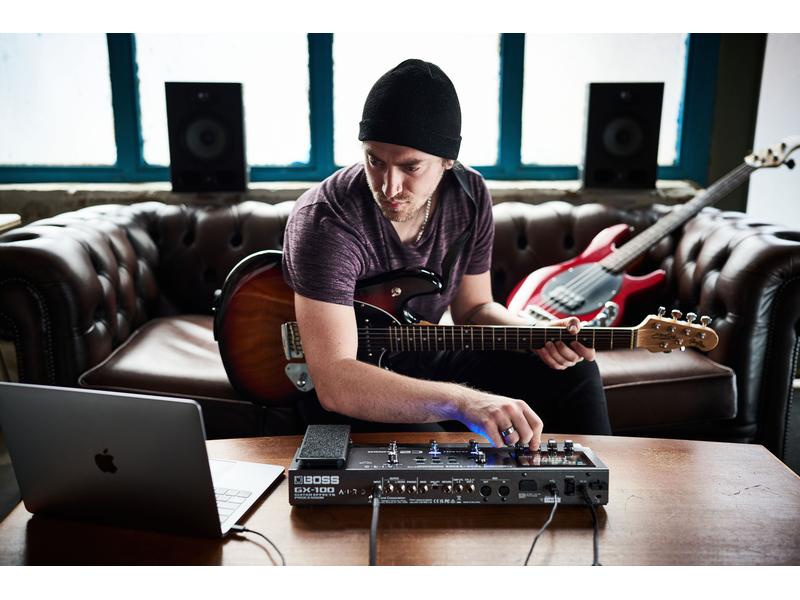 BOSS Effektgerät GX-100 Gitarreneffektprozessor mit neuen Farben für Ihren Sound