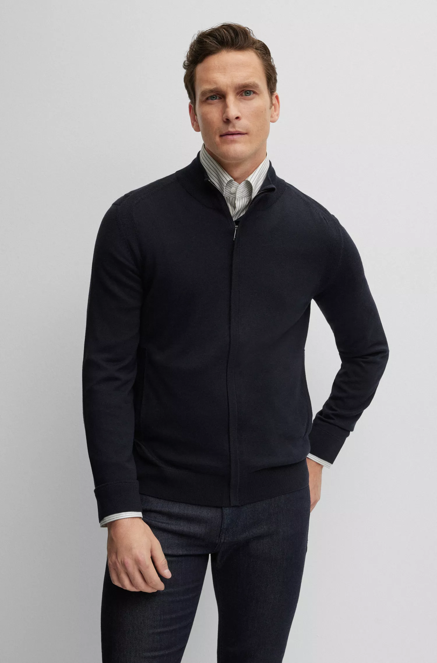 Cardigã BOSS Camel tricotado em lã, seda e cashmere.