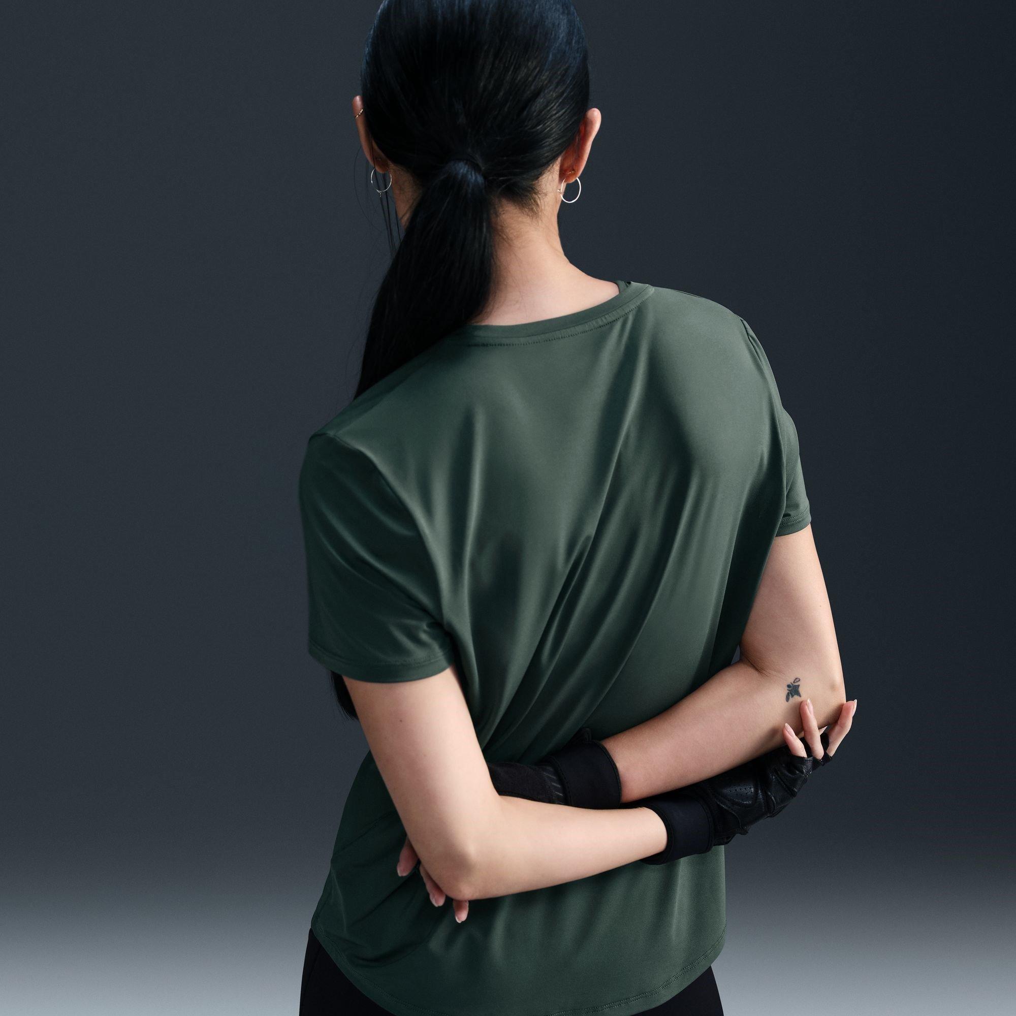 Nike Dri FIT One Womens Standard Fit Short Sleeve Top