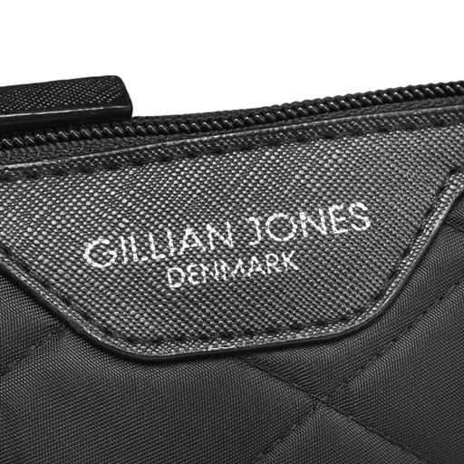 Gillian Jones Make Up Pung, Sort