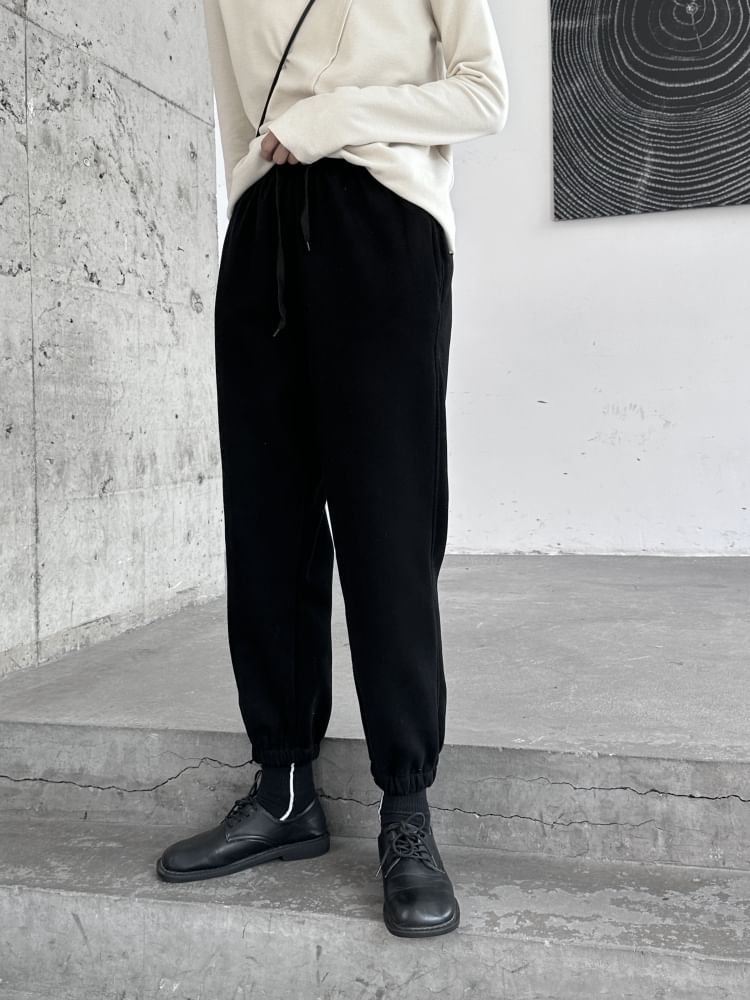 SIMPLE BLACK - Effen cropped harembroek met trekkoord in de taille