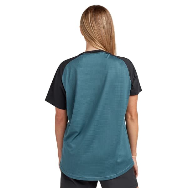 Bons plans textile été DAKINE WOMEN'S SYNCLINE S/S JERSEY GALACTIC BLUE