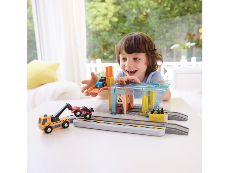Hape Reparatur- und Waschstation Perfekt für kleine Auto-Fans
