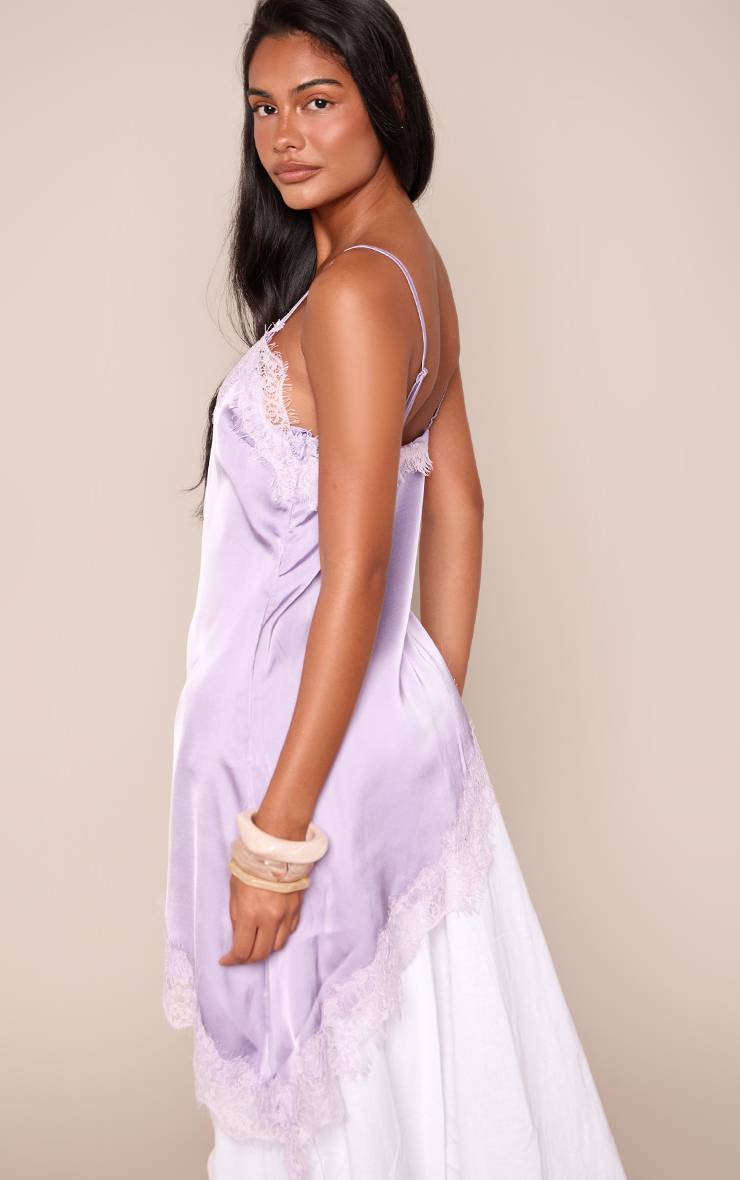 Lilas Haut Long Asymétrique En Satin Avec Détails En Dentelle