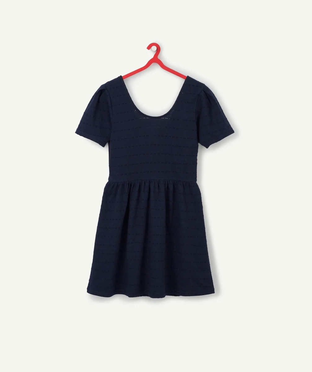 LA ROBE BLEU MARINE AJOURÉE