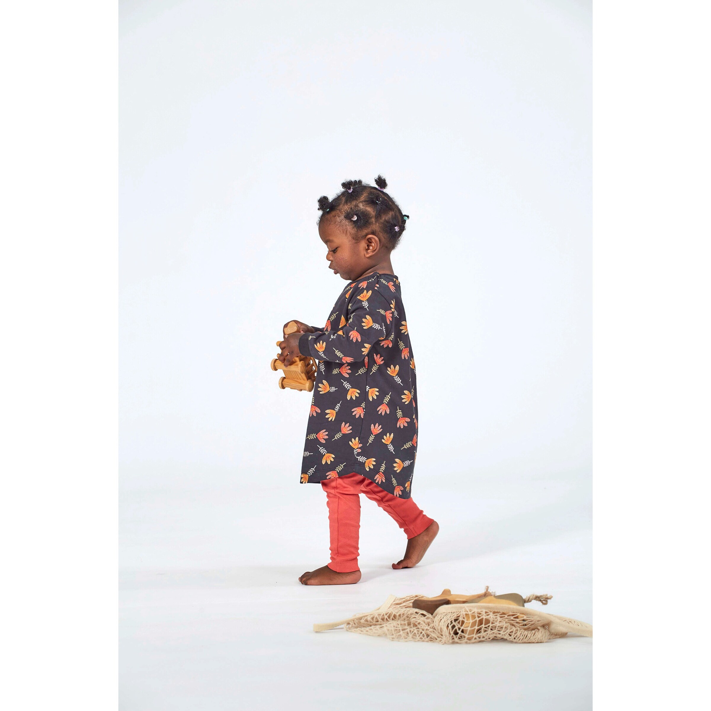 Sense Organics Sweatkleid langarm Blumen schwarz/orange