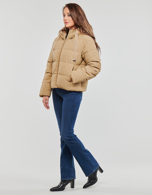 Guess - 4G LOGO HOODED PUFFA - Camel