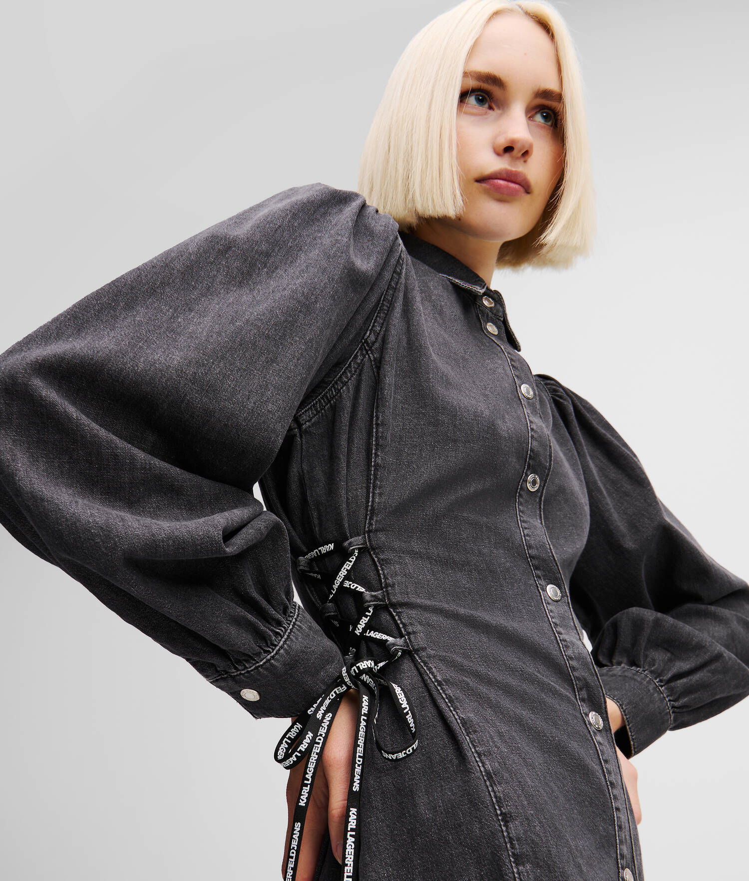 ROBE-CHEMISE EN DENIM À LA TAILLE NOUÉE - Noir lavé