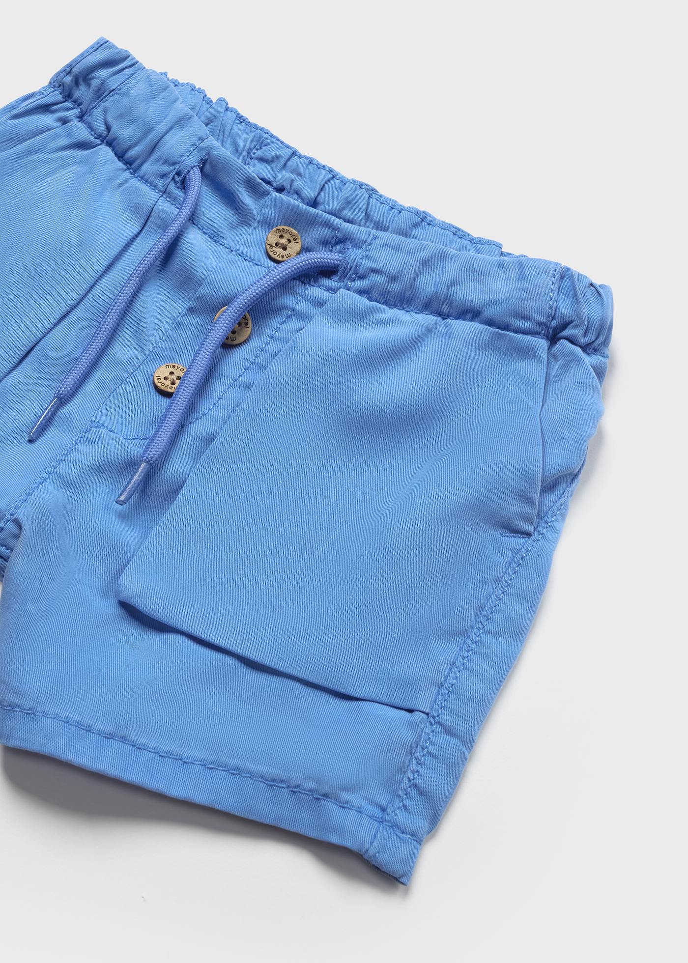 Bermuda infantil com cintura ajustável, confeccionada em TENCEL™ Lyocell.