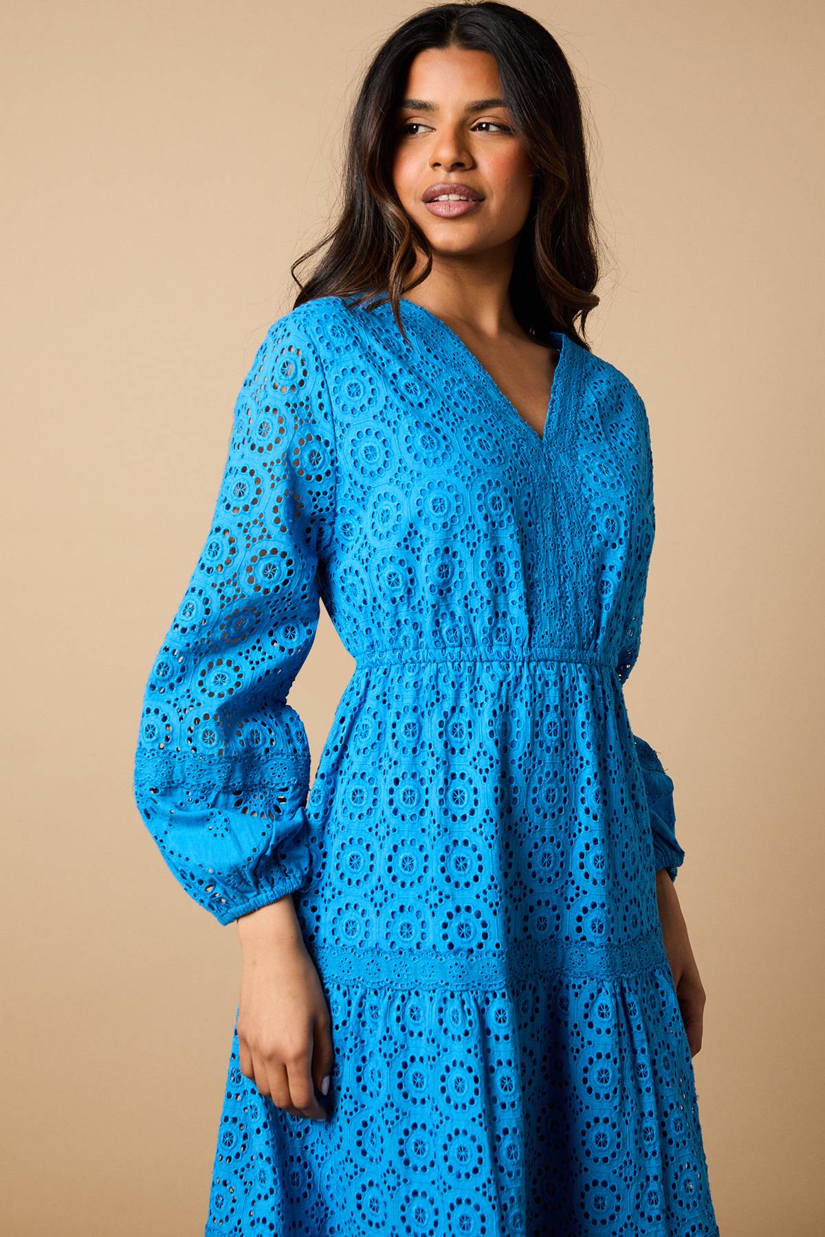 Oasis Robe Midi à Manches Bouffantes avec Détails de Broderie Anglaise