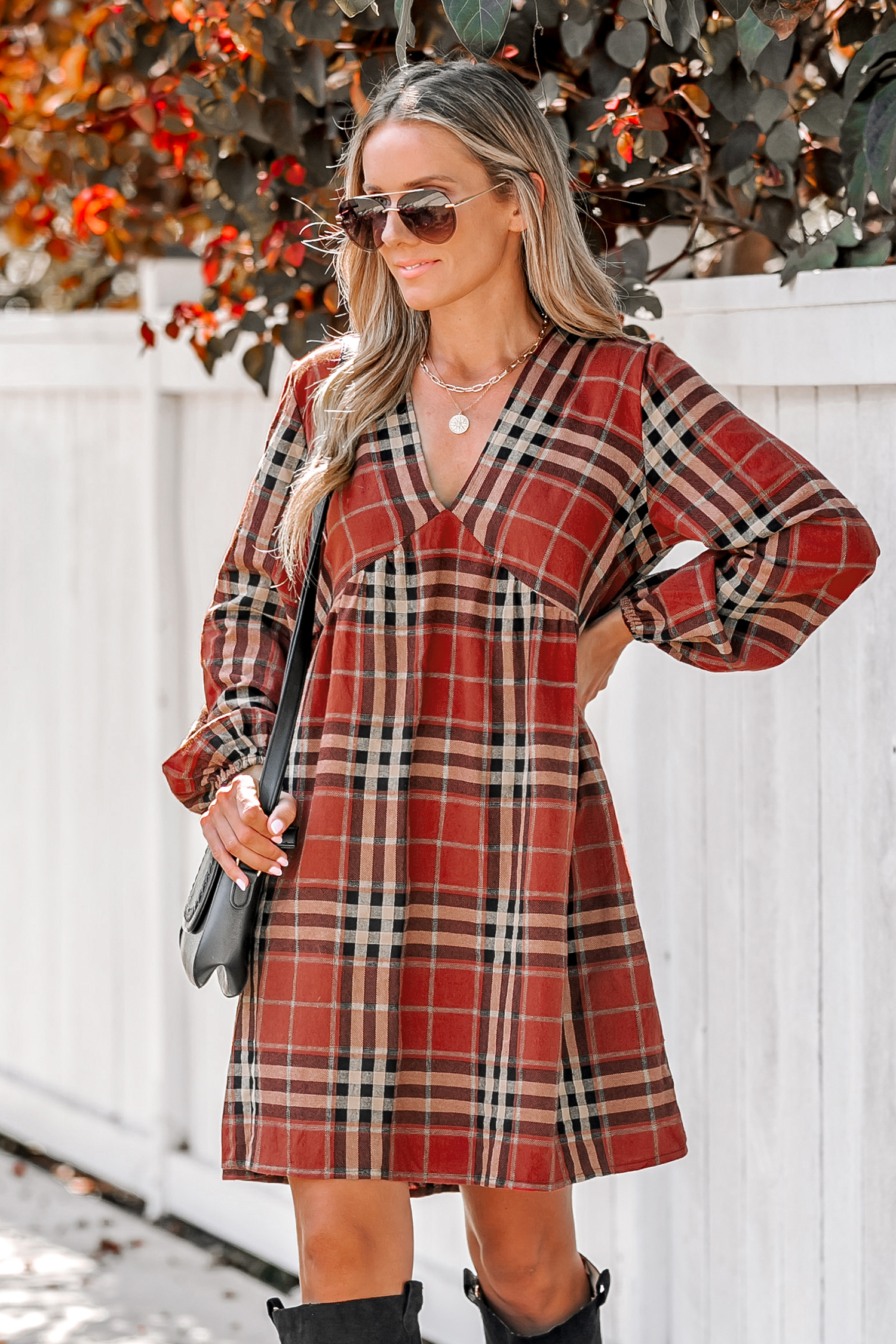 Robe en pur coton à col en V et manches paysannes en carreaux