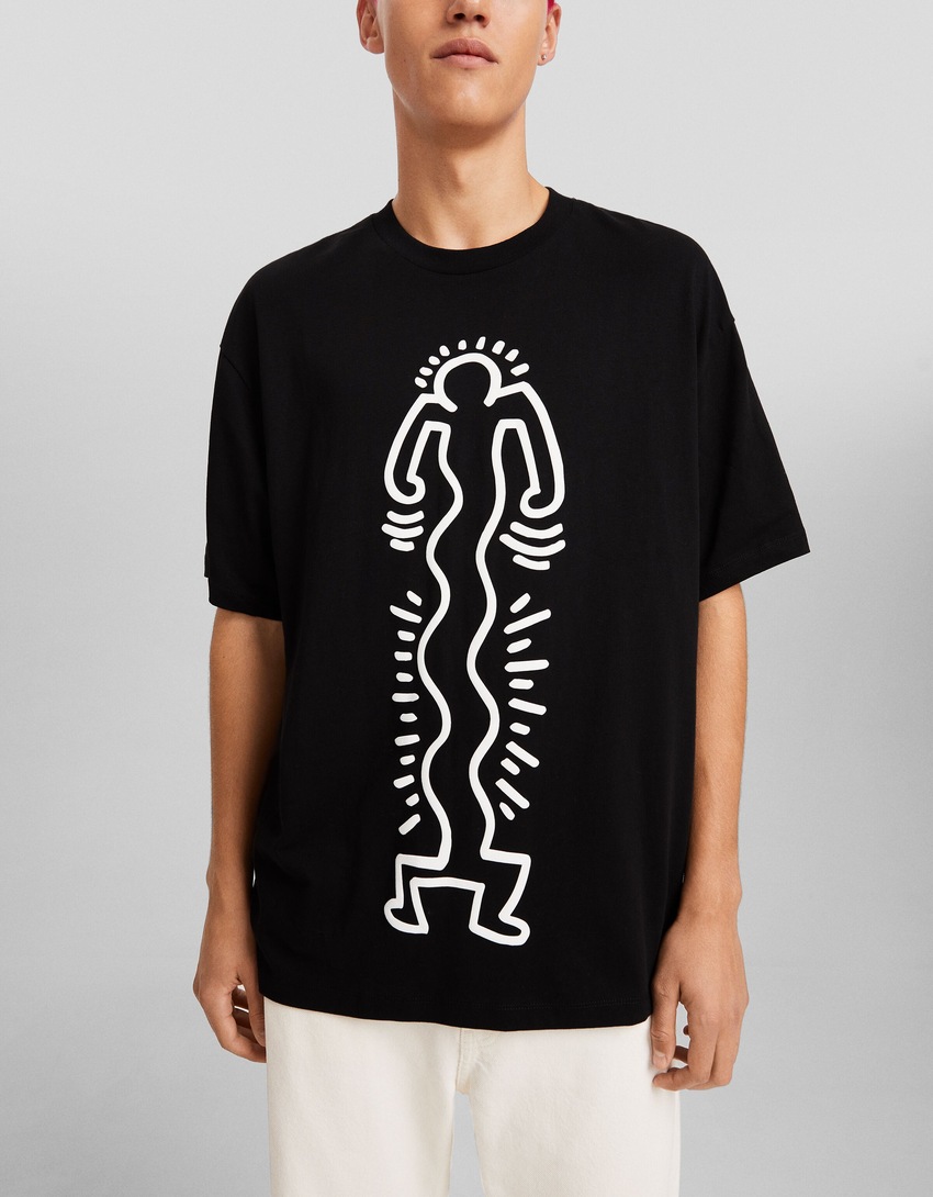 Camiseta de manga curta com estampa Keith Haring e modelagem quadrada.
