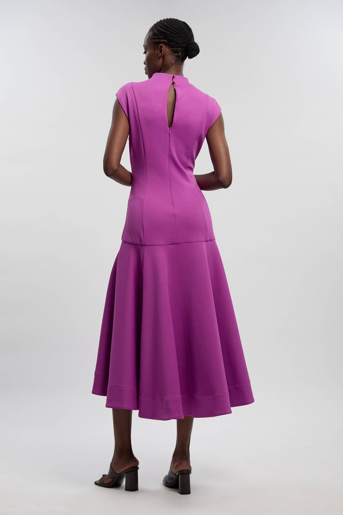KarenMillen Robe Maxi Tissée à Ourlet Volants et Effet Scuba