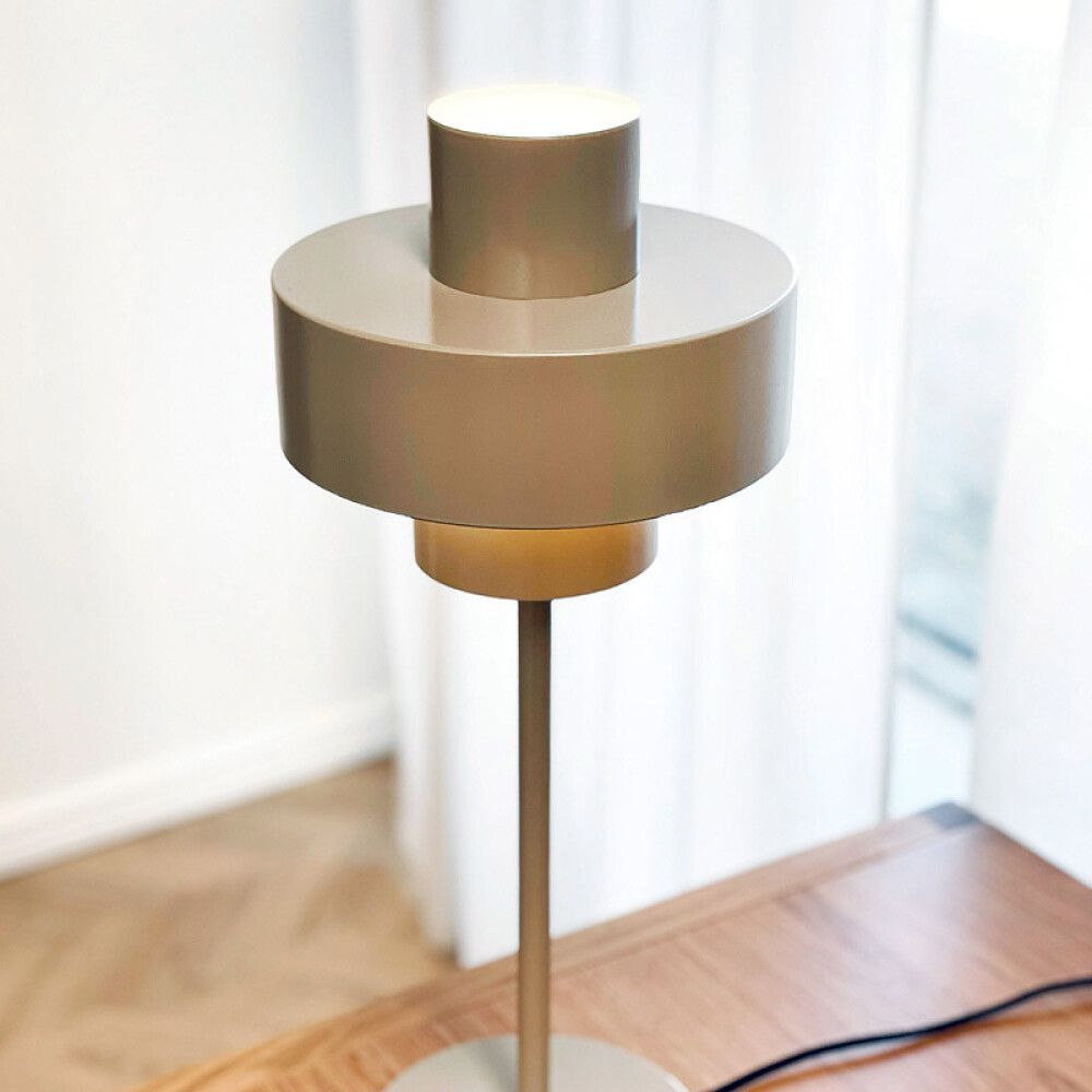 BORDSLAMPE DYBERG LARSEN STOKE GRÅ