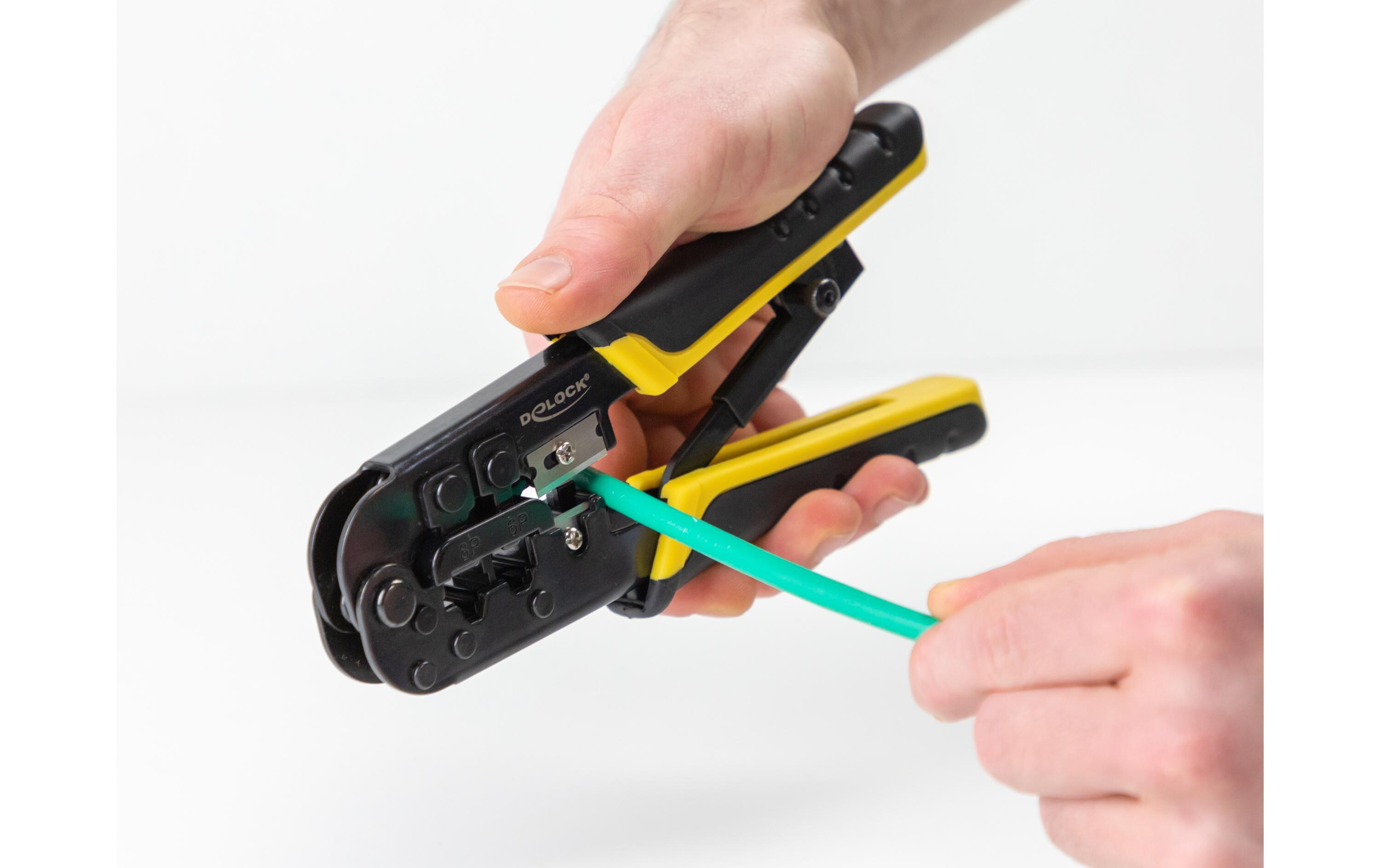 Crimpzange Universell mit AbisoliererDelock Universelle Crimpzange mit Abisolierer für 8P (RJ45) oder 6P (RJ12/11) Stecker