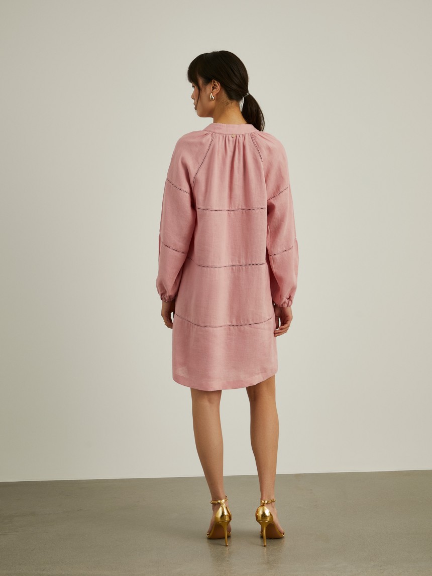 Vestido em linho com manga abalonada