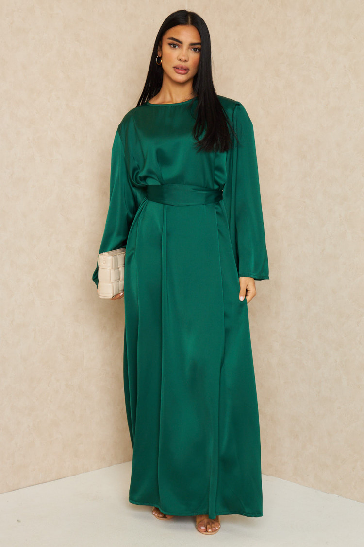 Robe ample ceinturée et satinée verte