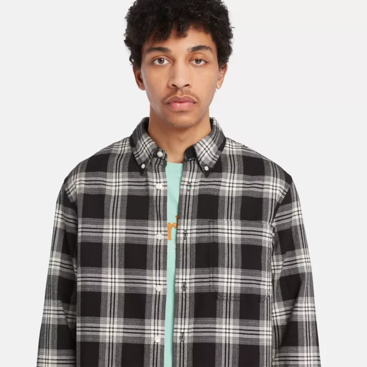 Camisa xadrez masculina em preto e branco.