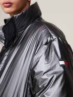 Jaqueta puffer metálica reciclada e descontraída