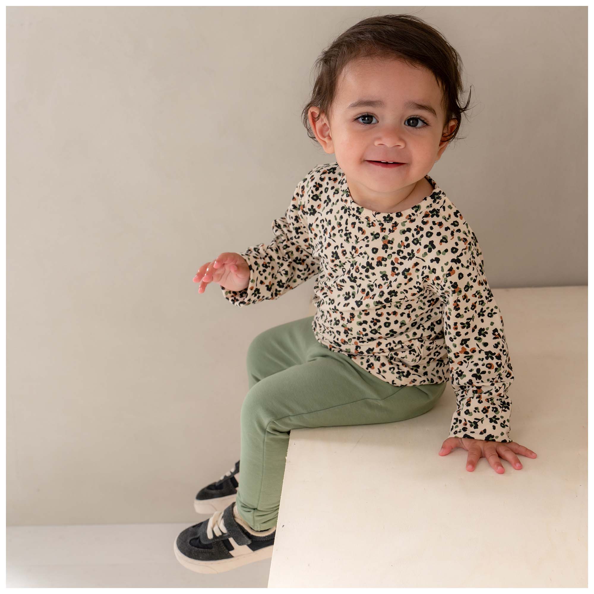 Prénatal peuter shirt lange mouwen all over print beige