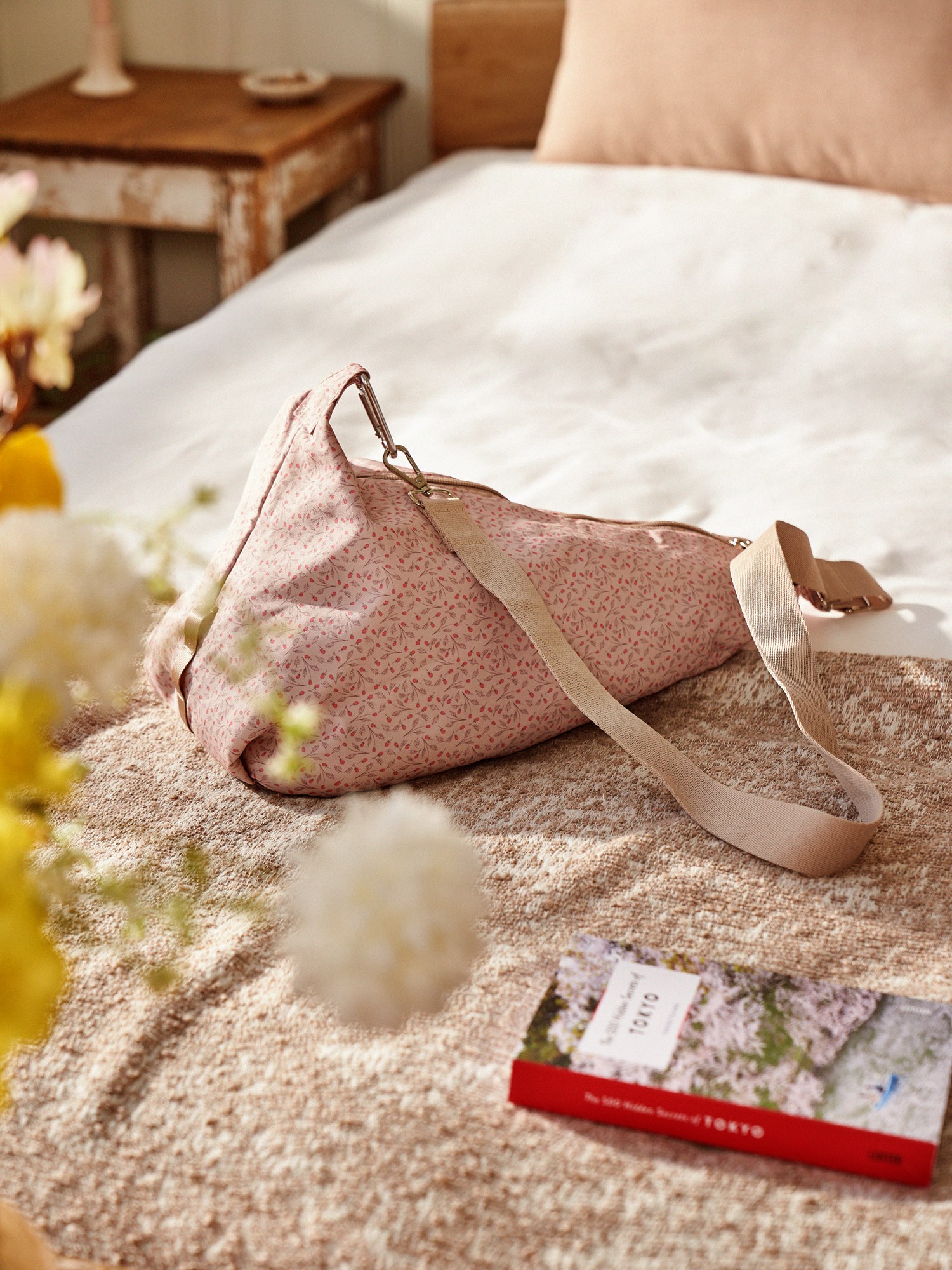Sling bag | 24 x 41 cm.  | Sand