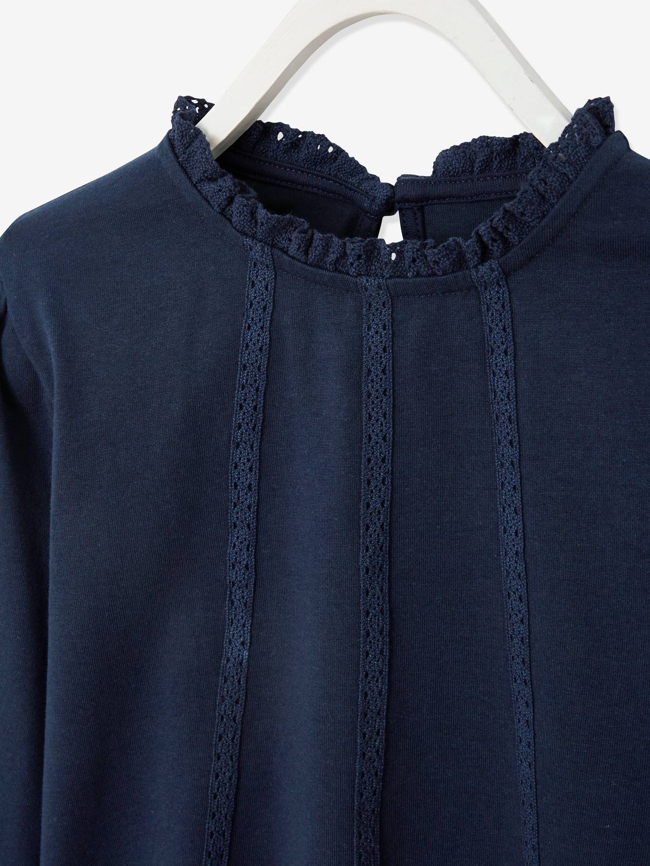 Blusa lisa verde-clara estilo camiseta com detalhes em macramê para meninas