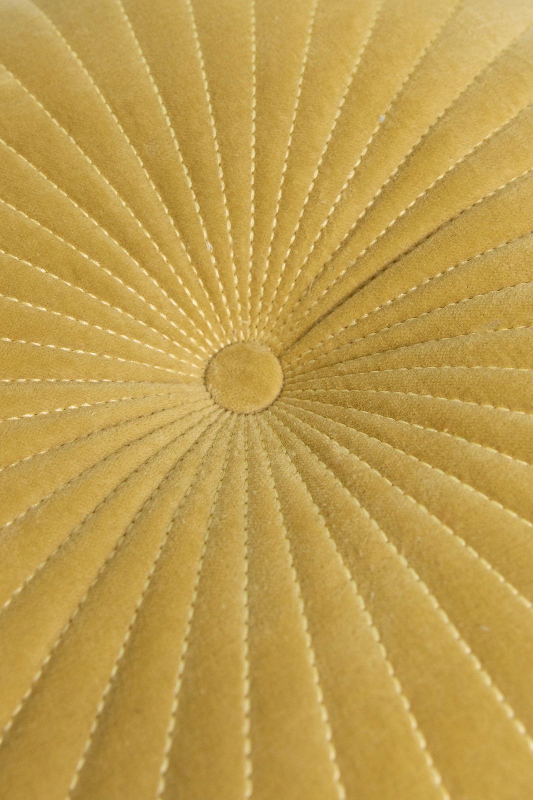 Rond velvet sierkussen mosterdgeel