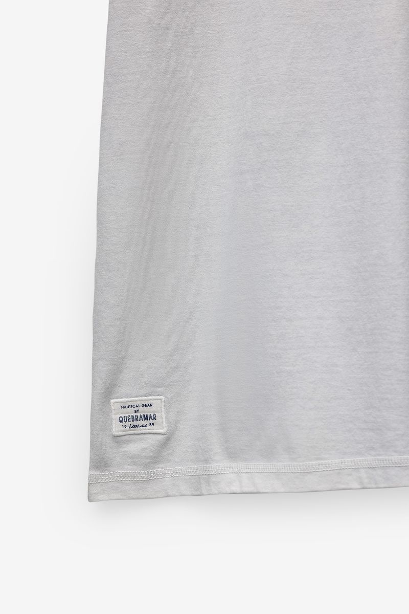 T-SHIRT COM APLICAÇÃO QUEBRAMAR