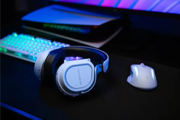 [OUTLET] - Turtle Beach Stealth 700 - 3. generation - headset - fuld størrelse - Bluetooth/2,4 GHz radiofrekvens - trådløs - støjisolerende - hvid