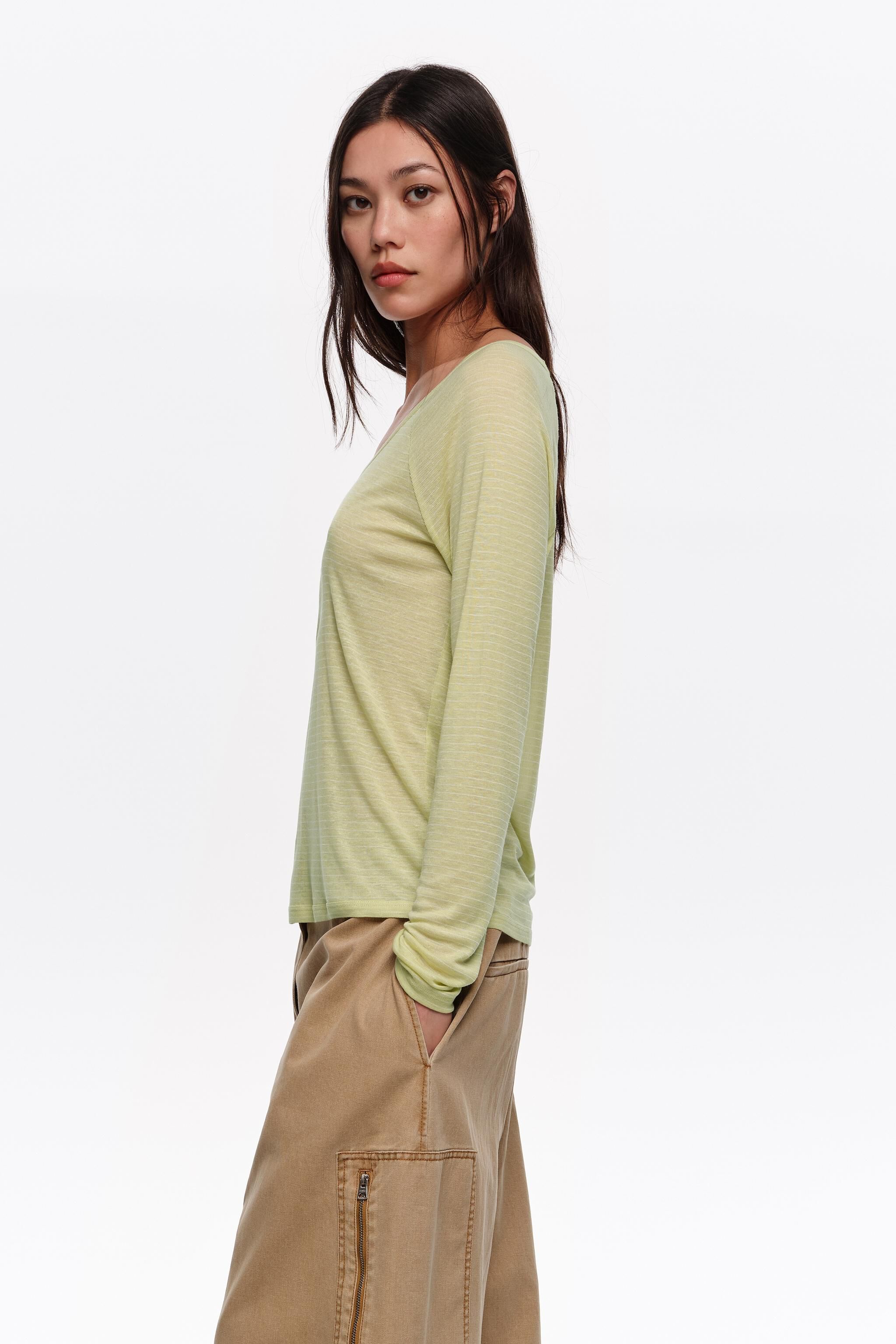 Camiseta raglan listrada em verde limão
