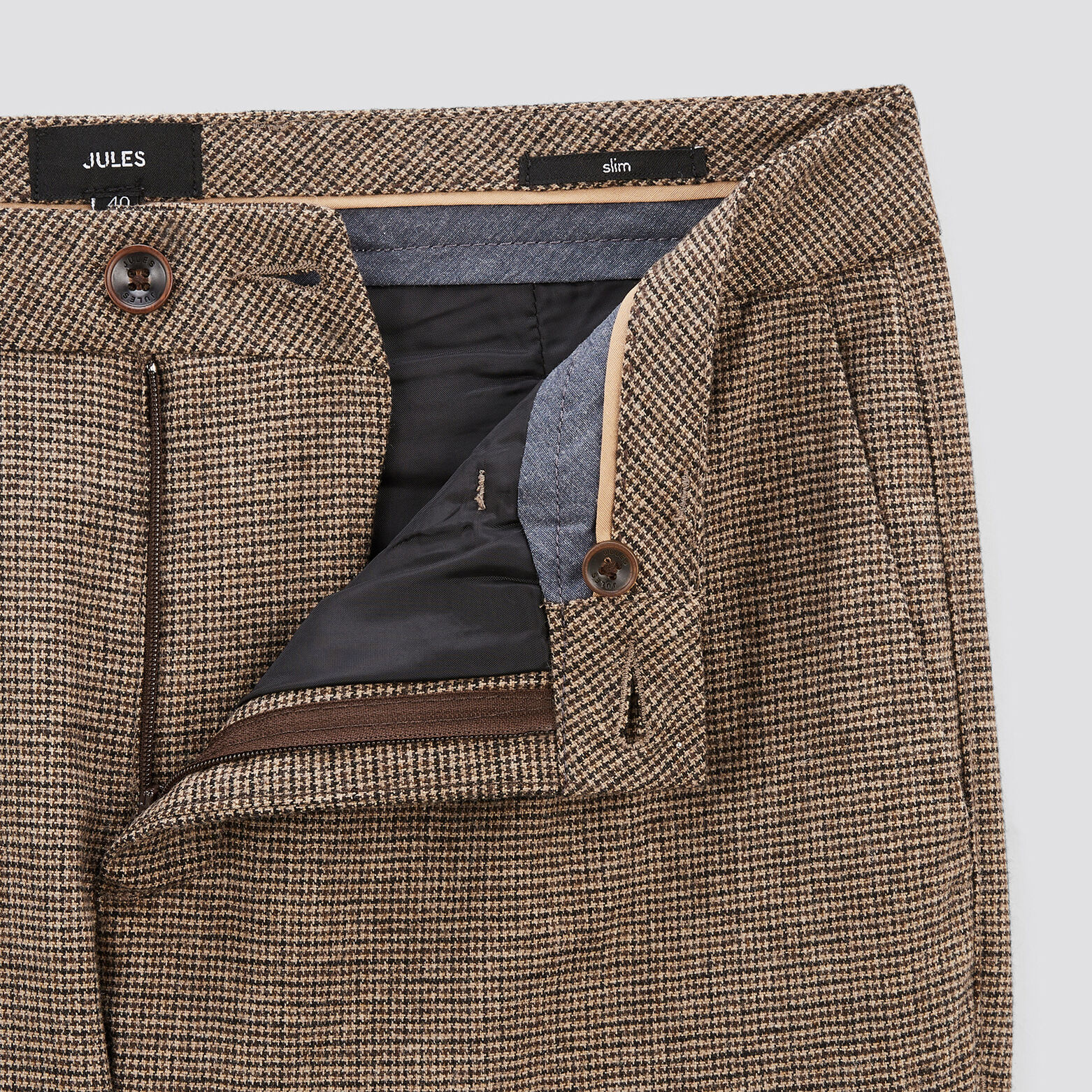 Pantalon chino slim à plis contenant de la laine Marron