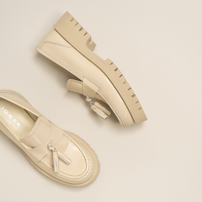 Mocassins à semelles crantées et glands  en cuir glacé écru