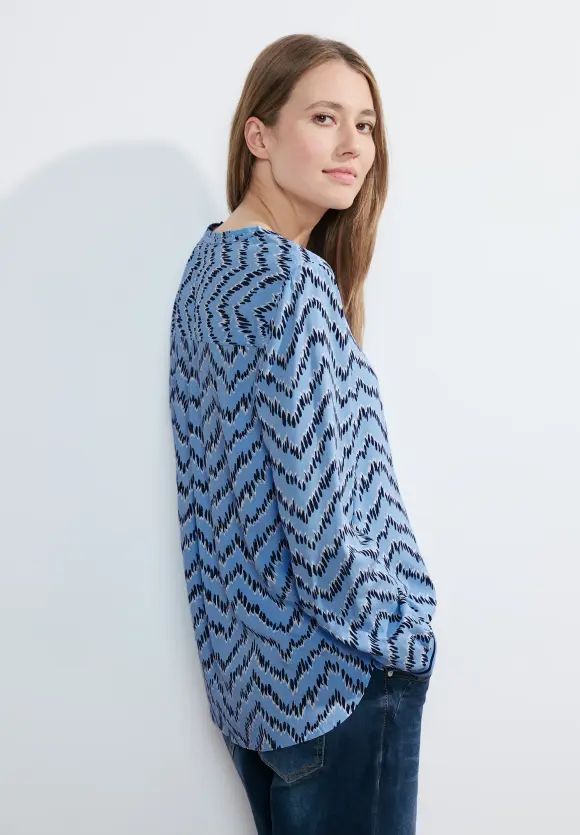 Bluse mit Zick Zack Print - soda blue