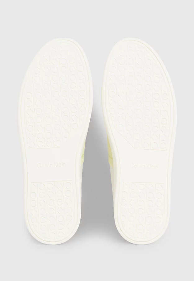 Sapatos de couro sem cadarço