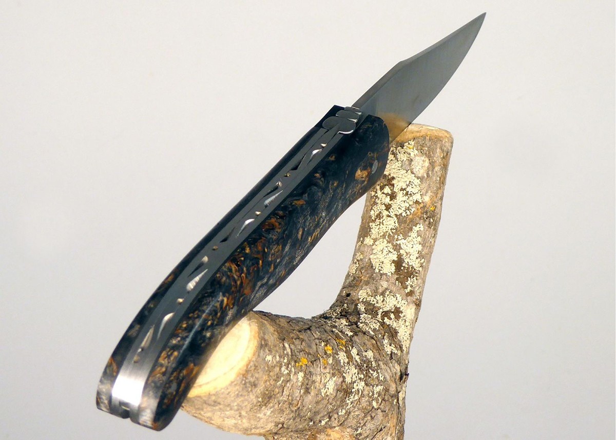 Couteau Laguiole de chasse avec un manche en Bois de bouleau teinté noir