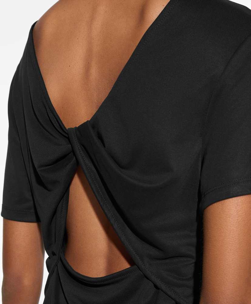 Camiseta de manga curta em modal com abertura nas costas