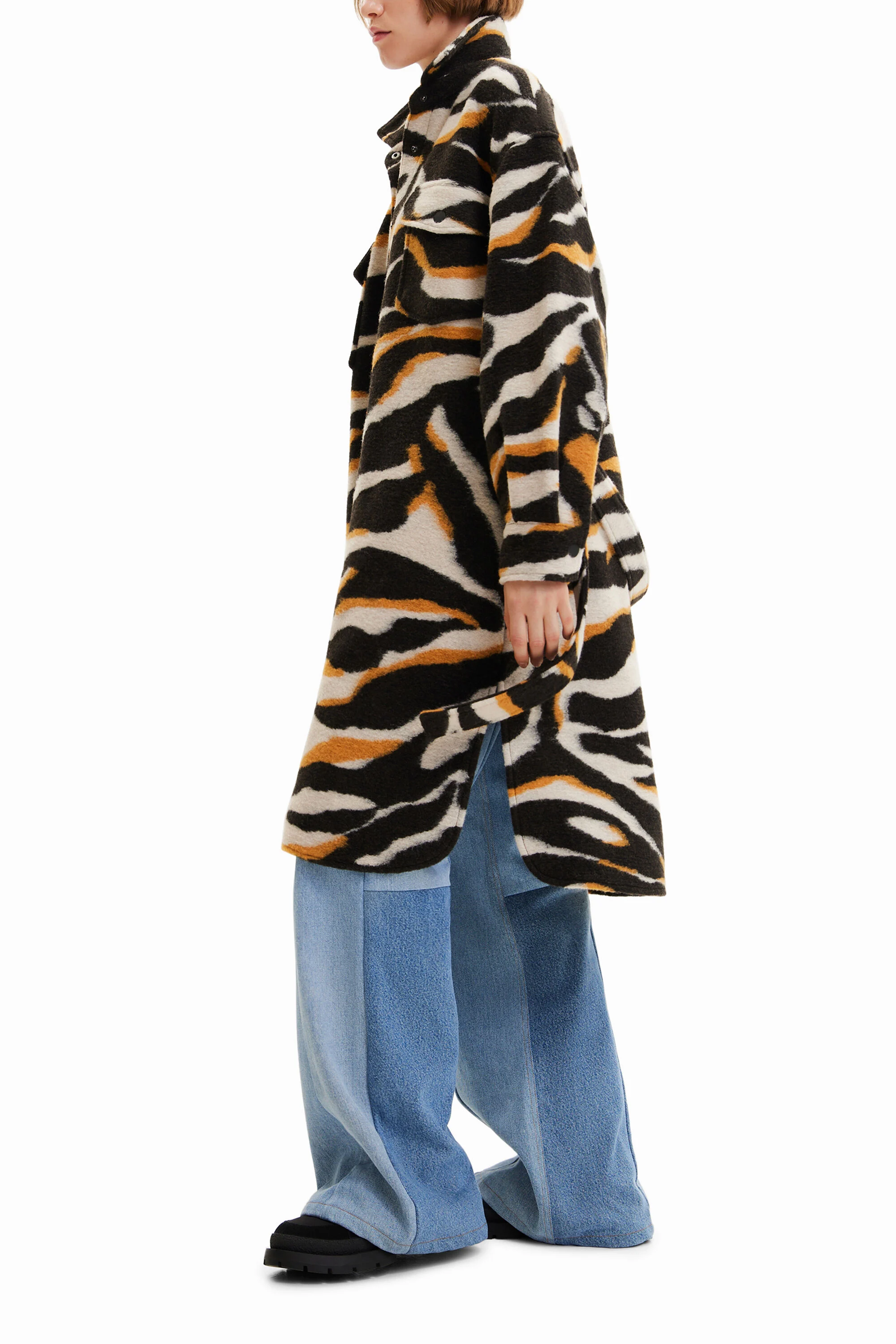 Casaco comprido com sobrecamisa de estampa de zebra