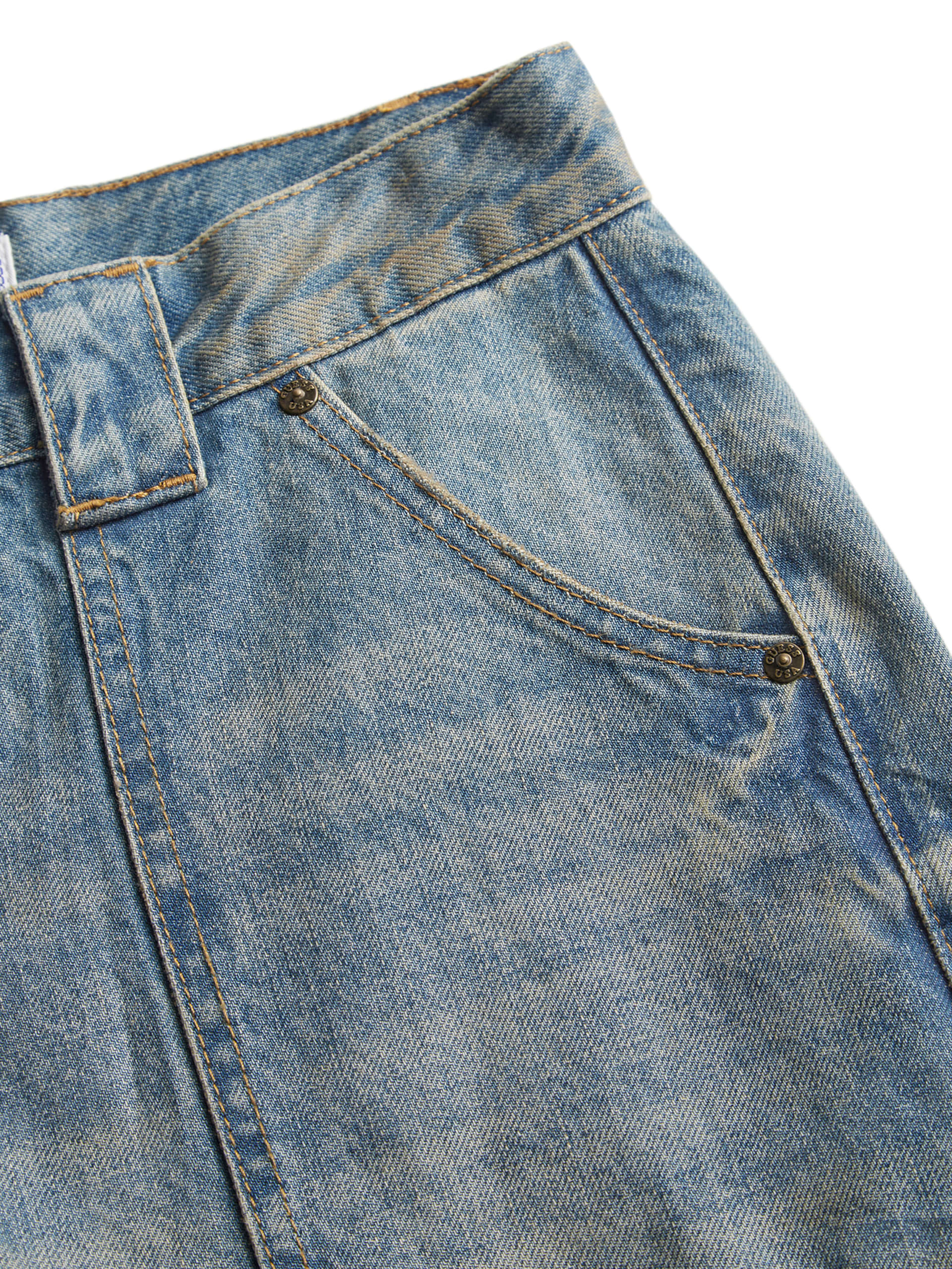 calças jeans de cintura baixa e pernas largas