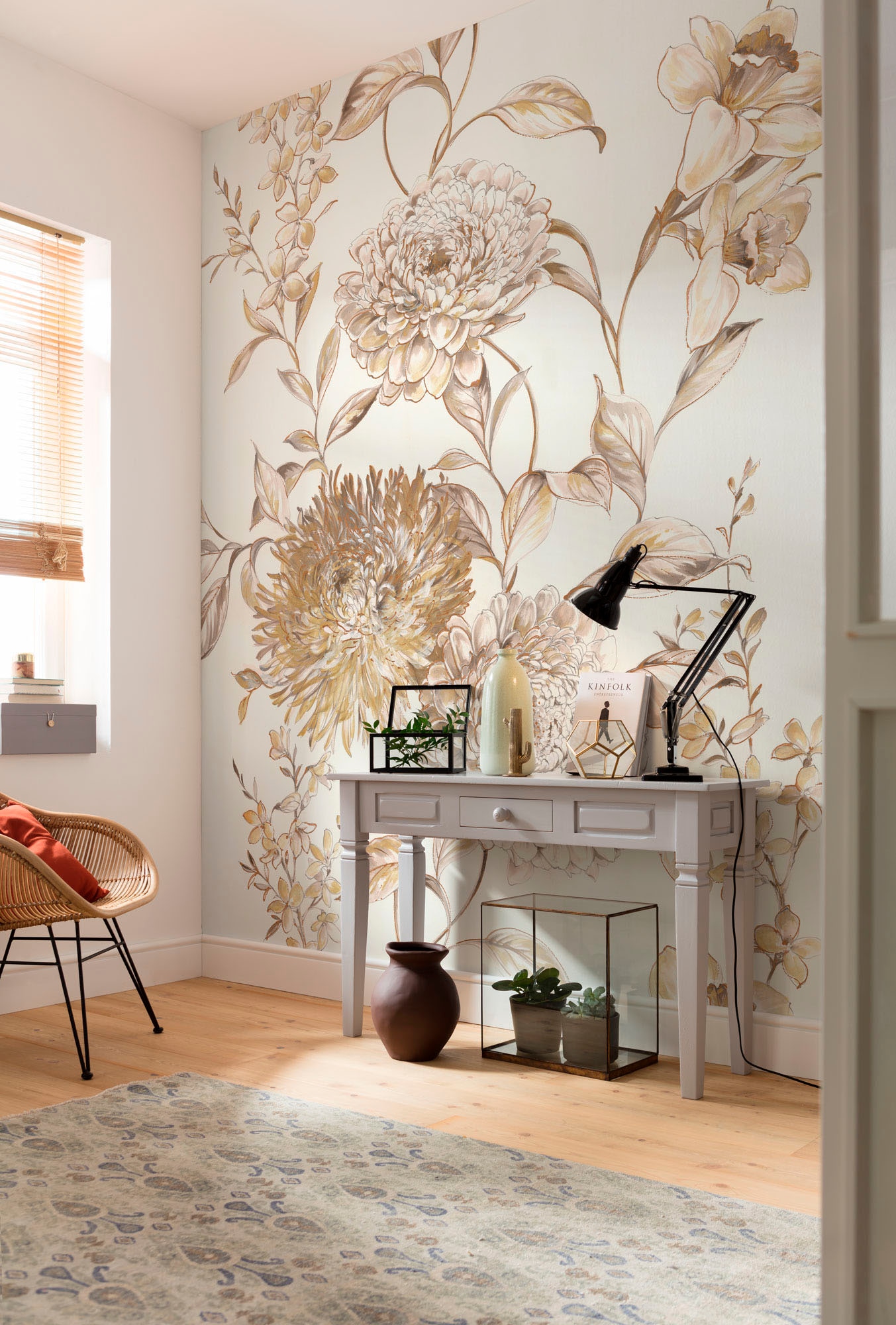 Komar Fototapete »Digitaldruck Vlies -  Vintage Chrysanthemum - Grösse 200 x 250 cm« bedruckt glatt Wohnzimmer, Schlafzimmer
