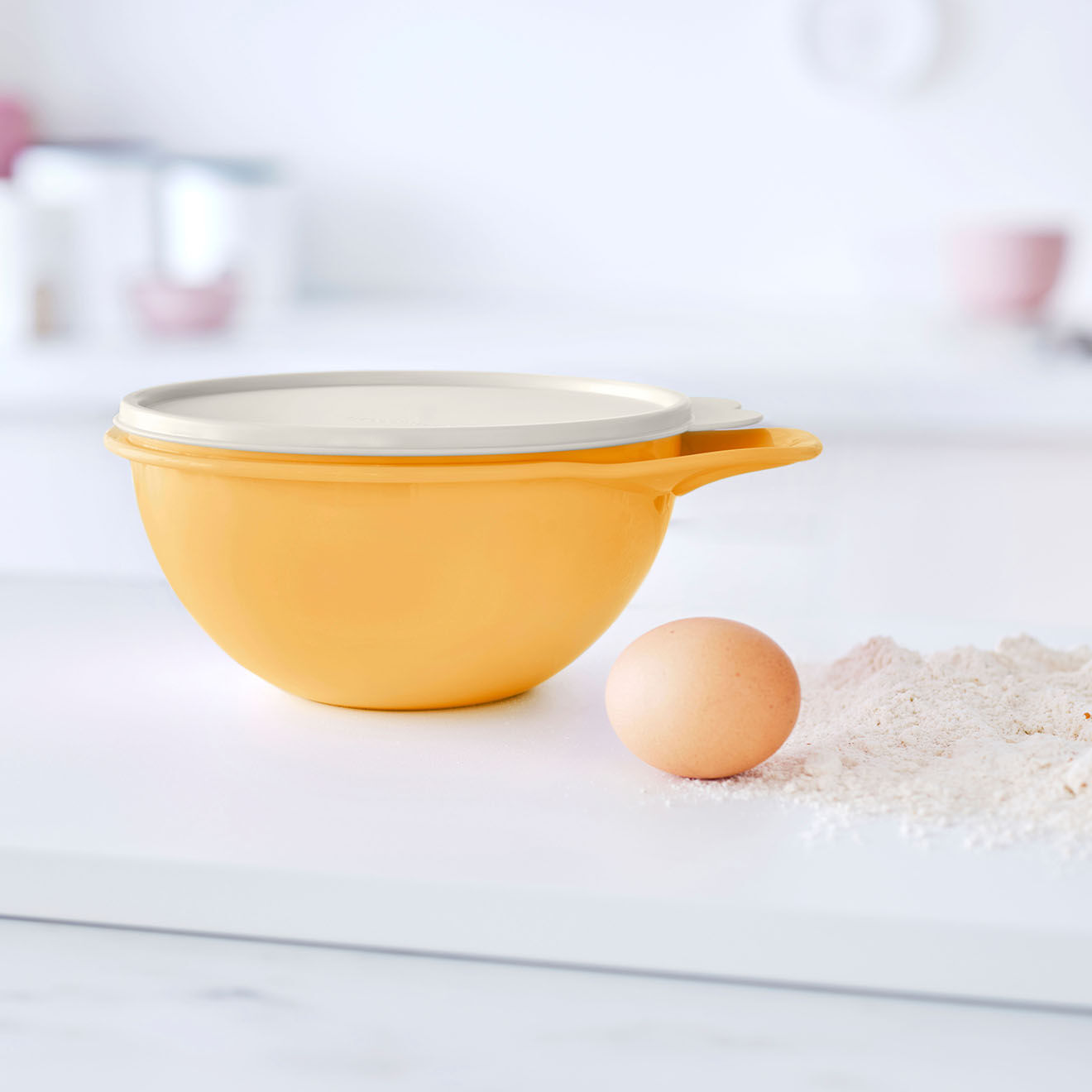 Tupperware Bol avec couvercle That's a Bowl jaune/ couvercle blanc - 600 ml