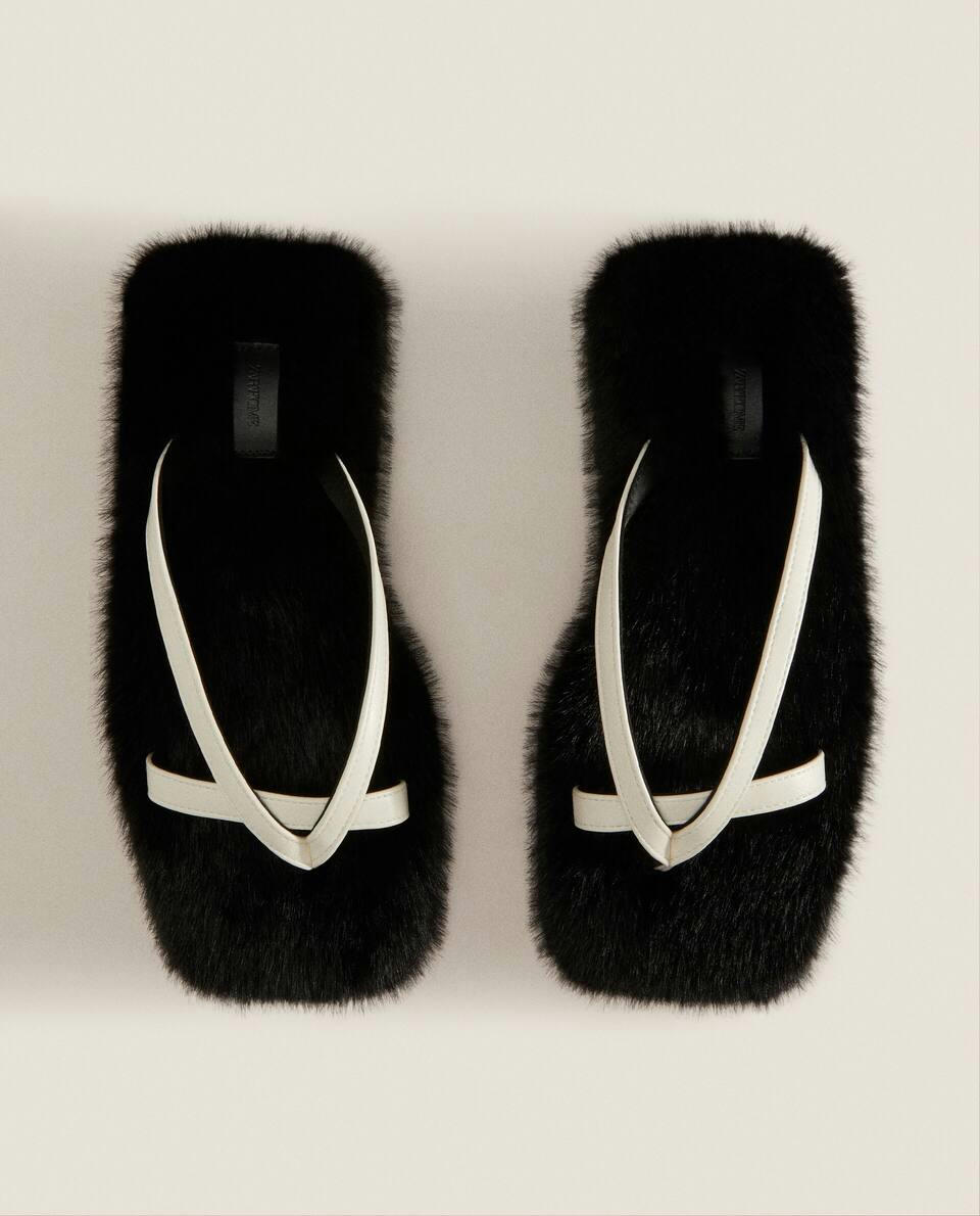 Pantufas de pele sintética com tiras contrastantes