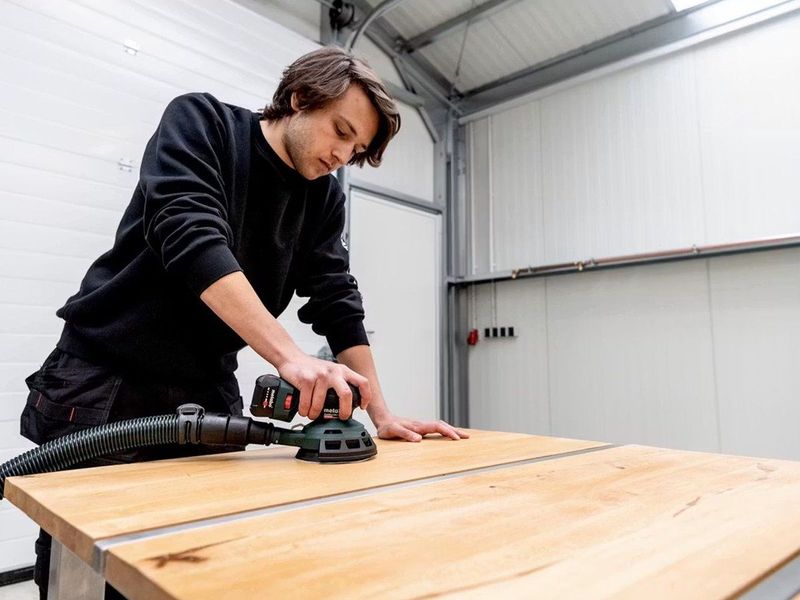 Metabo - 12-125 BL - Accu Excenterschuurmachine - 12V - 125 mm - Excl accu en lader - Metabox 215