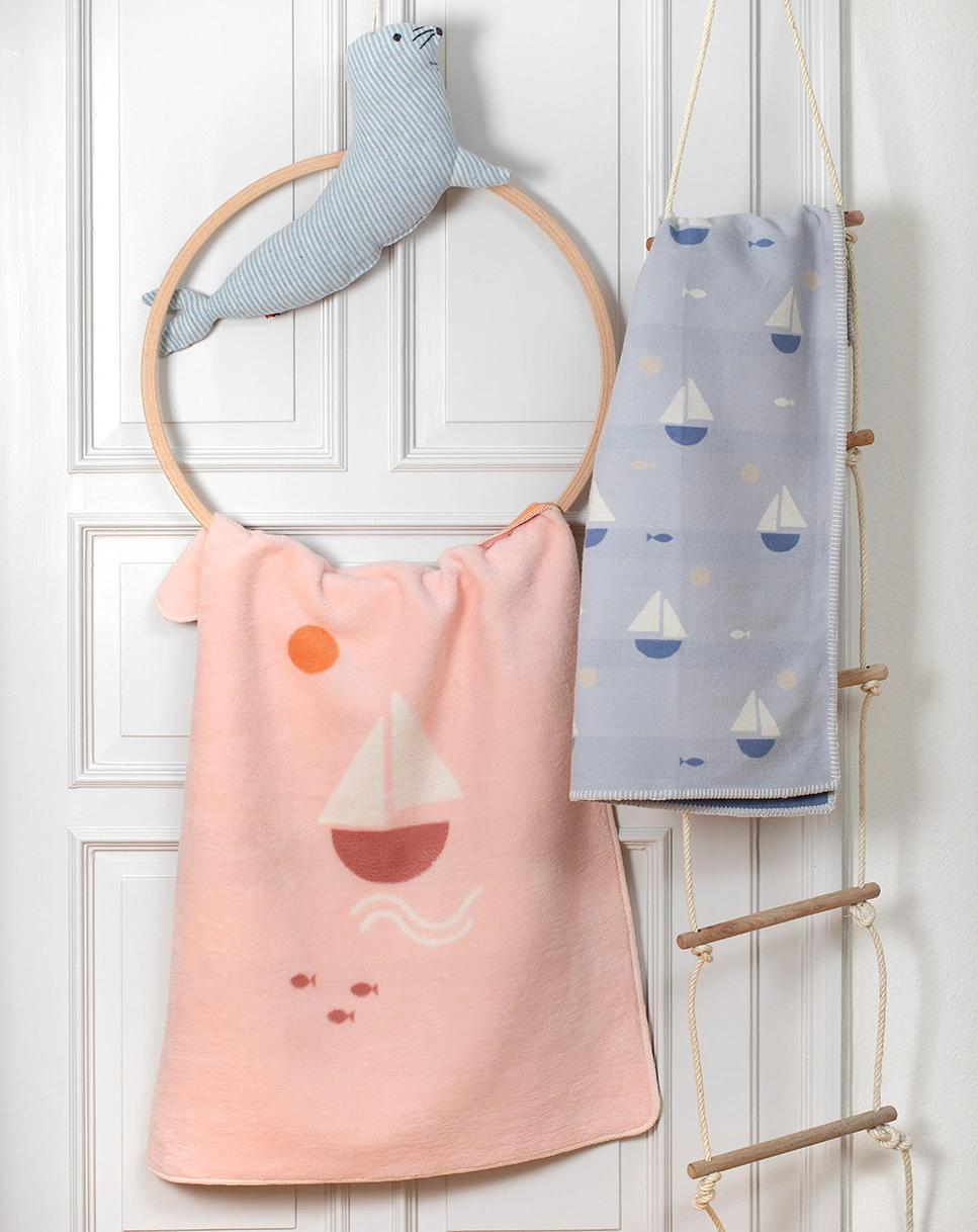 Babydecke LENA - SEGELBOOTE (75x100) in hellblau