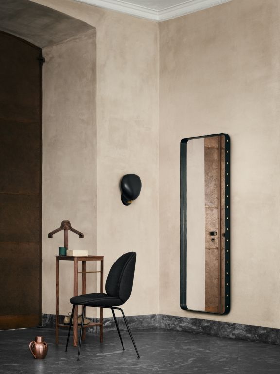 Gubi Cobra wandlamp zwart