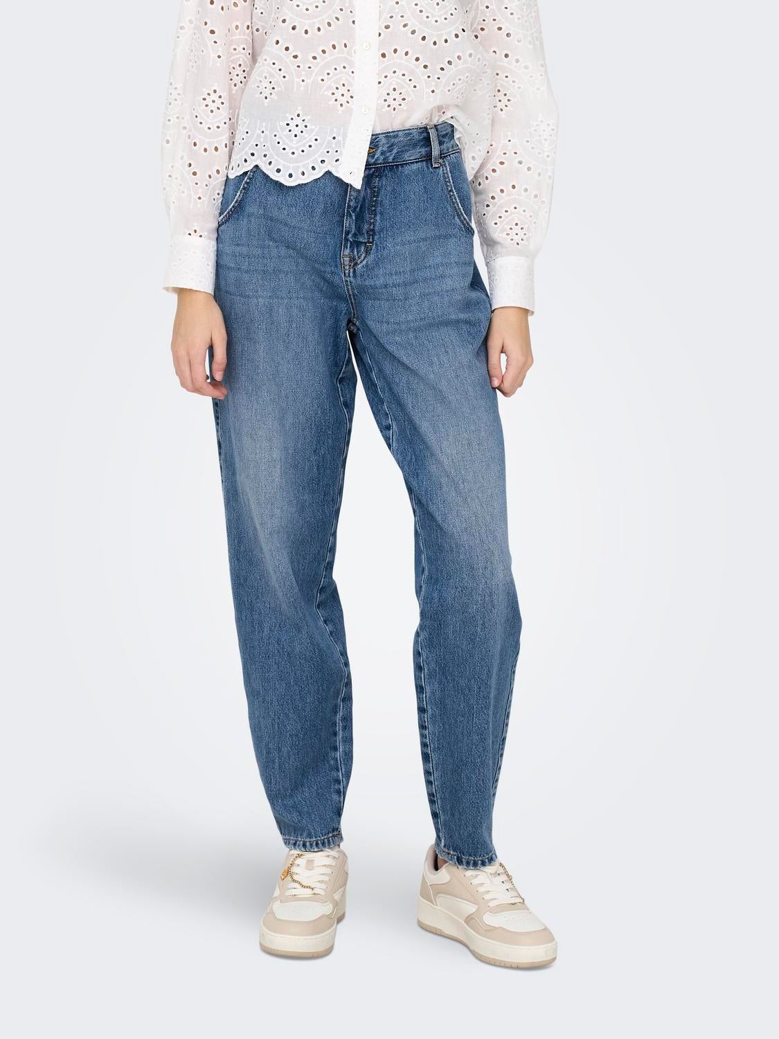 ONLTROY Hohe Taille Karotte Jeans Medium Blue Denim