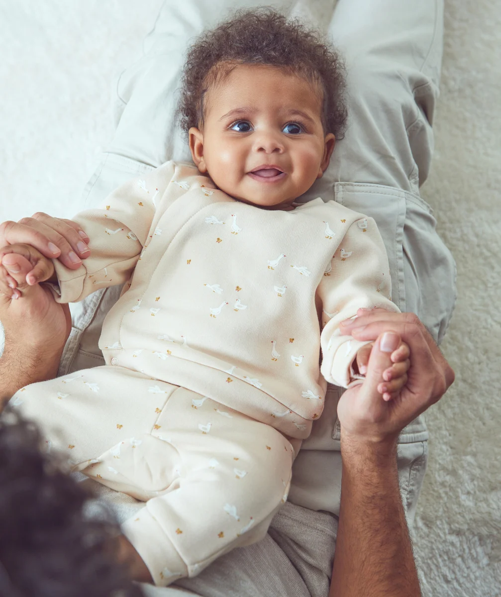 SWEAT PRESSIONNÉ BÉBÉ EN FIBRES RECYCLÉES ROSE POUDRÉ IMPRIMÉ OIES