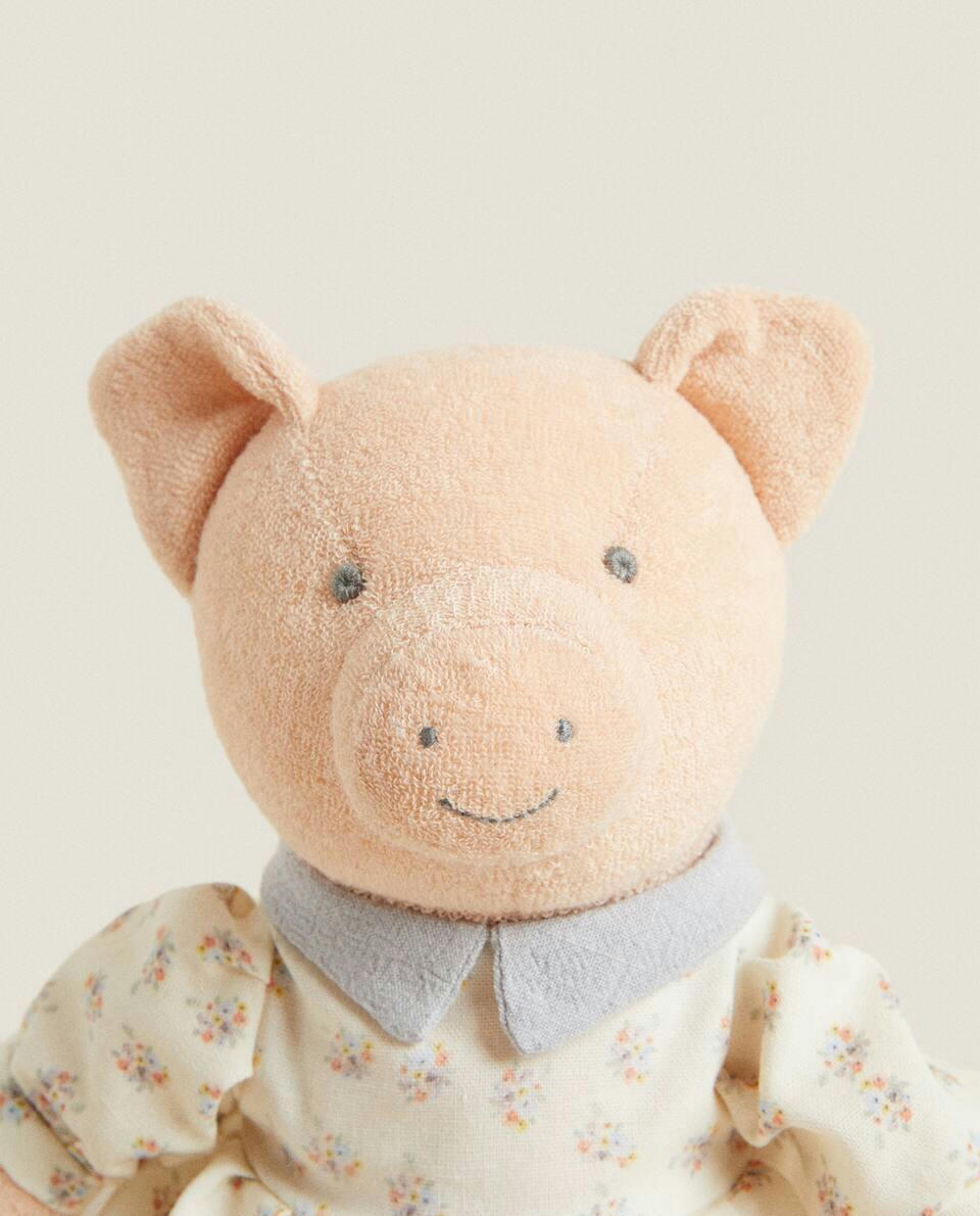 Porquinho de pelúcia infantil vestido